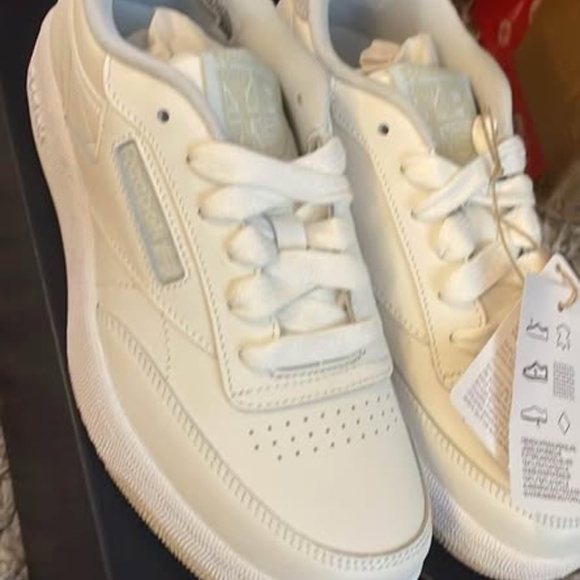 BRAND NEW girl boy unisex youth reebok club c tennis white leather shoes 4.5Y - Picture 7 of 8